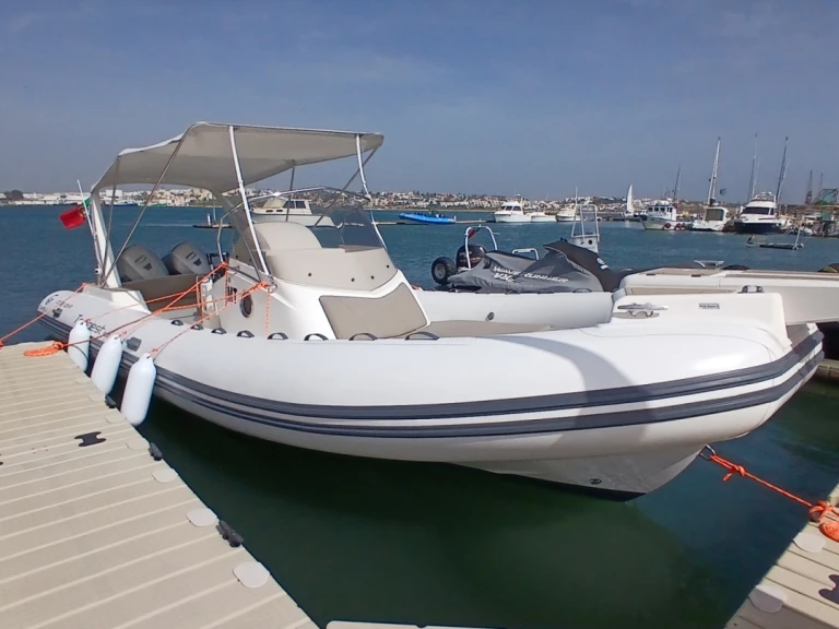 Pronájem lodi Portimão lákavé ceny Tempest 850