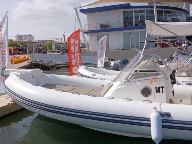 Pronájem Polotuhá loď v Portimão -Capelli Tempest 850