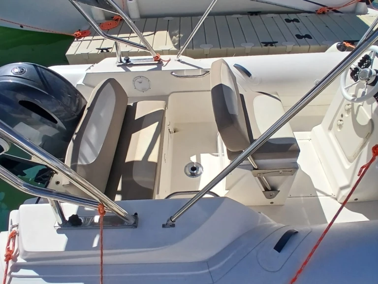 Pronájem lodi Capelli Tempest 600 v Portimão na Samboatu