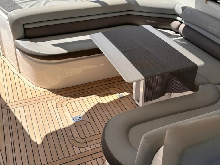 Pronajmout Jachta se skipperem či ne Sunseeker v Portimão