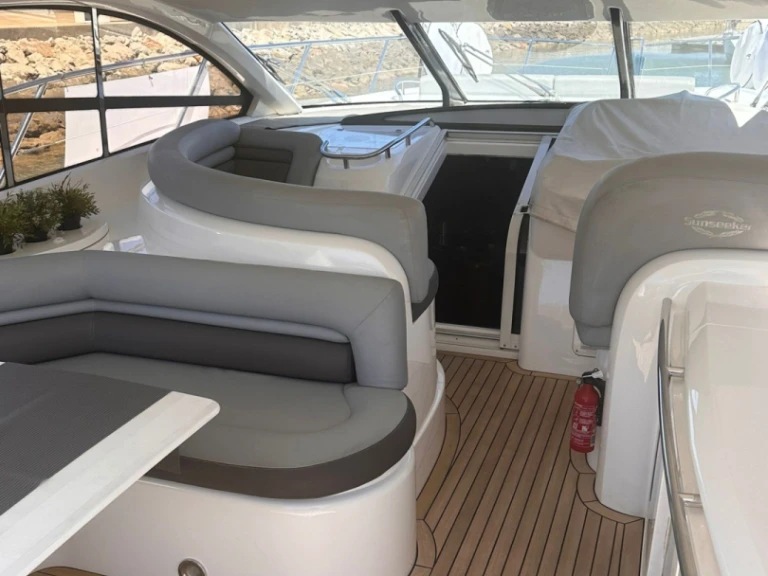 Pronájem Jachta Sunseeker s licencí