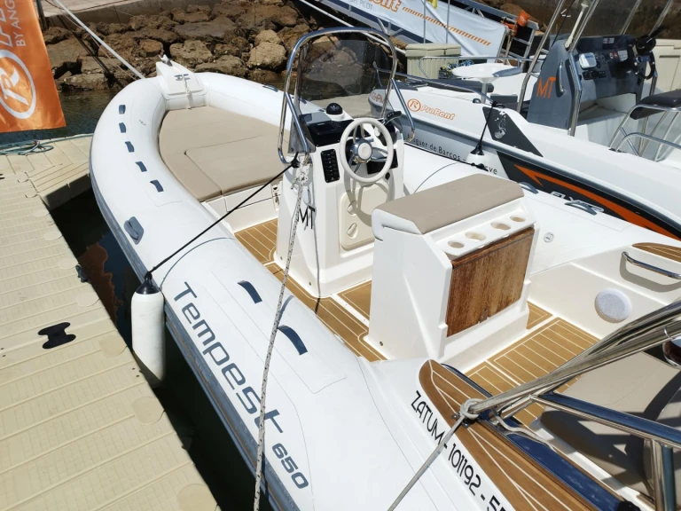 Pronájem Polotuhá loď v Portimão -Capelli Tempest 650