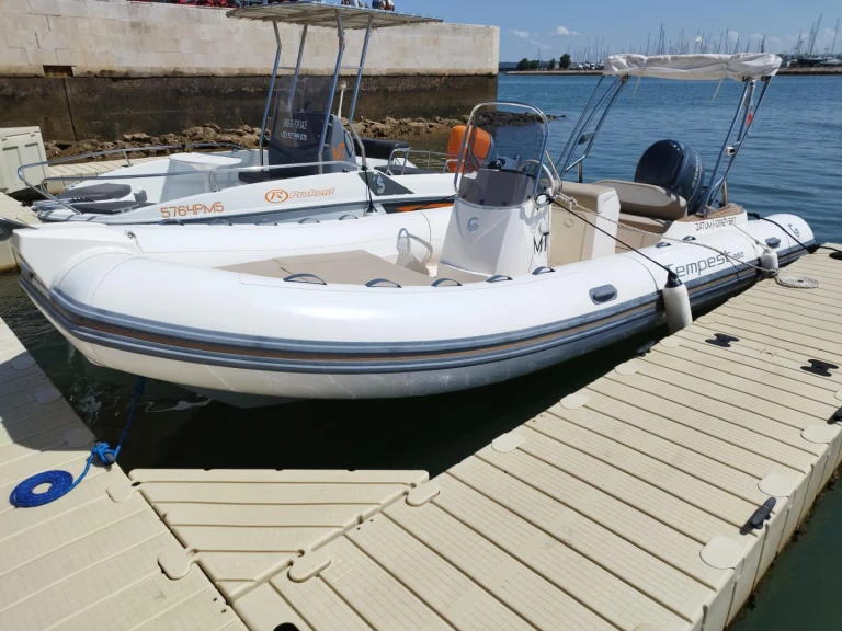 Pronájem lodi Capelli Tempest 650 v Portimão na Samboatu