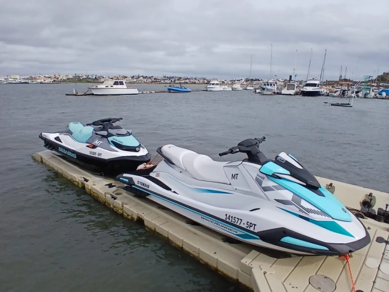 Pronájem Vodní skútr Sea-Doo s licencí