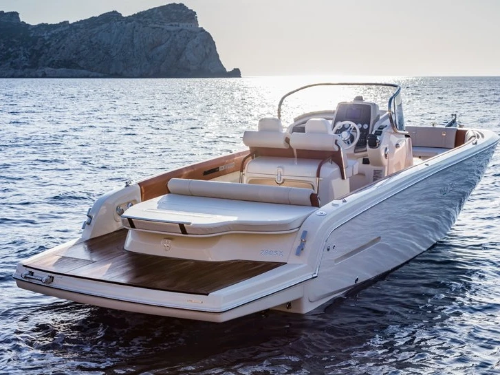 Pronájem lodi Invictus  280 SX v Portimão na Samboatu