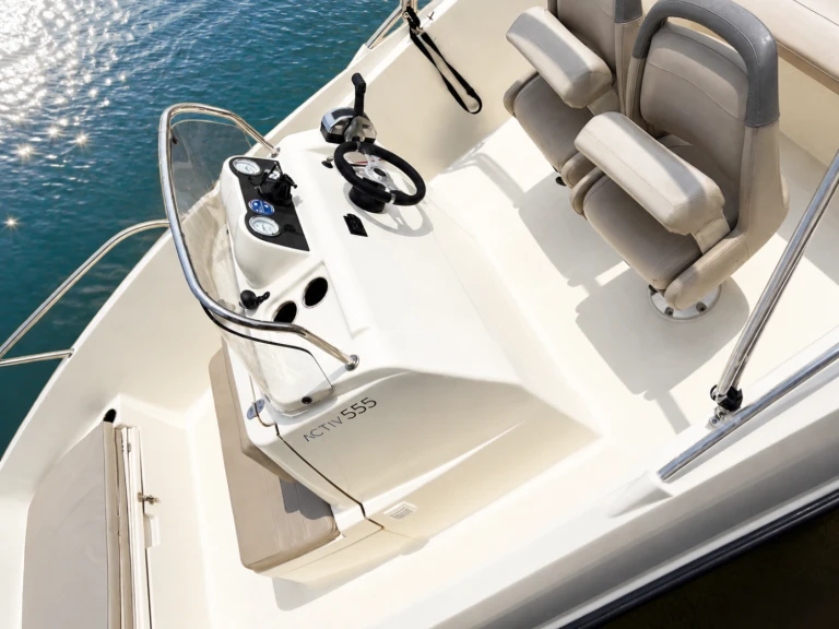 Pronájem lodi Quicksilver Activ 555 Open v Port-Camargue na Samboatu