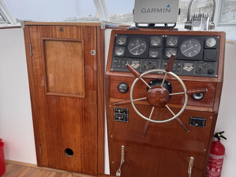 Pronájem Motorová loď Cris-Craft s licencí