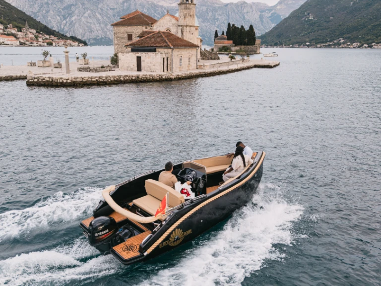 Pronájem Motorová loď Poseidon s licencí