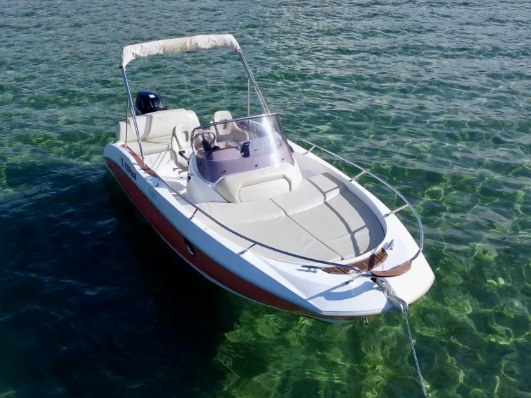 Pronájem Motorová loď Sessa Marine s licencí