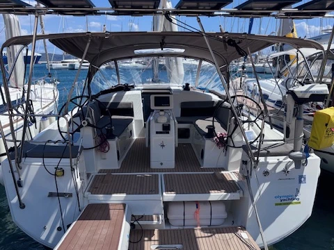 Jeanneau Sun Odyssey 440 jednotlivci a charterové společnosti v Lavrio