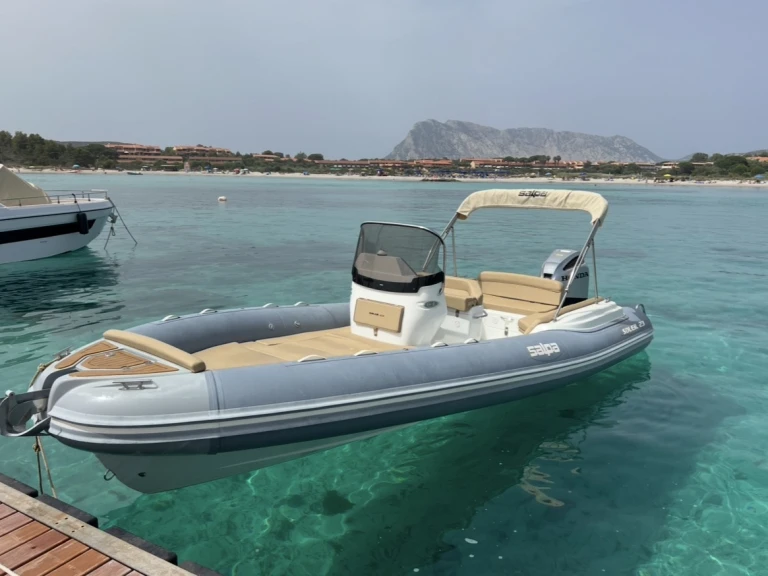 Pronájem Polotuhá loď v San Teodoro -Salpa Salpa Soleil 23