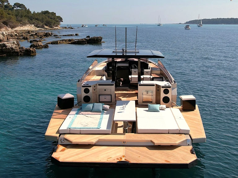 Alium Yachts 42 T-TOP jednotlivci a charterové společnosti v Cannes