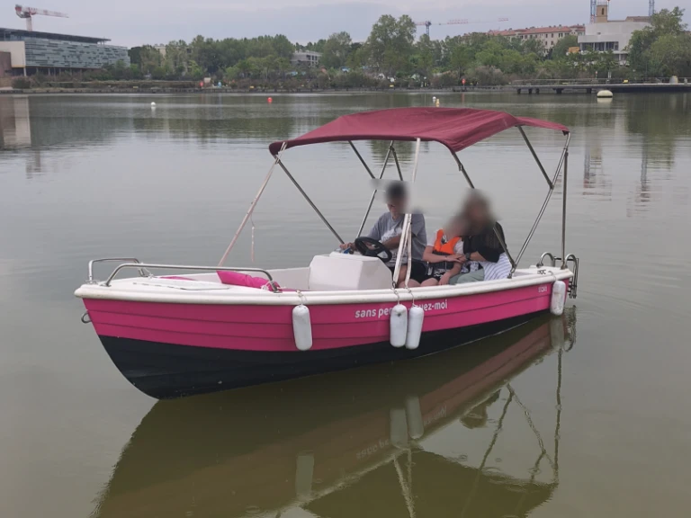 Pronájem lodi Istres lákavé ceny Livia 450