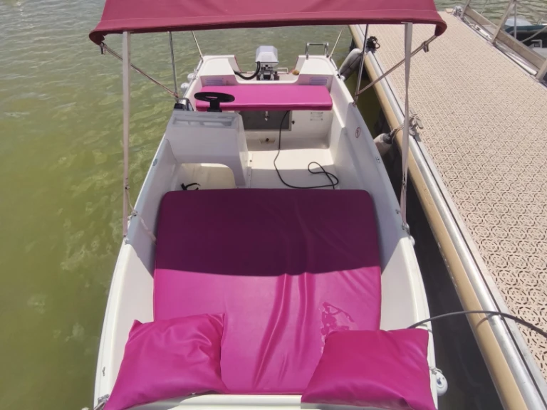 Pronajmout Motorová loď se skipperem či ne Naval plastica v Istres