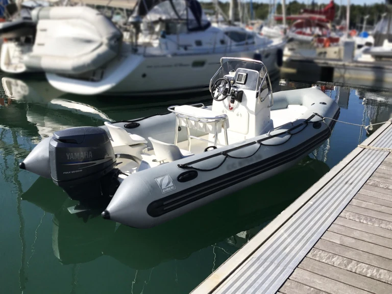 Pronájem lodi Bénodet lákavé ceny Pro Open 550 Black Limited