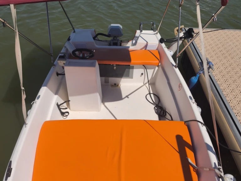 Pronajmout si Naval plastica Livia 450 v Istres
