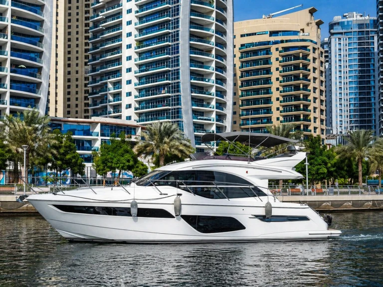 Pronájem jachty v Dubai Marina -Custom 34 MY na Samboatu
