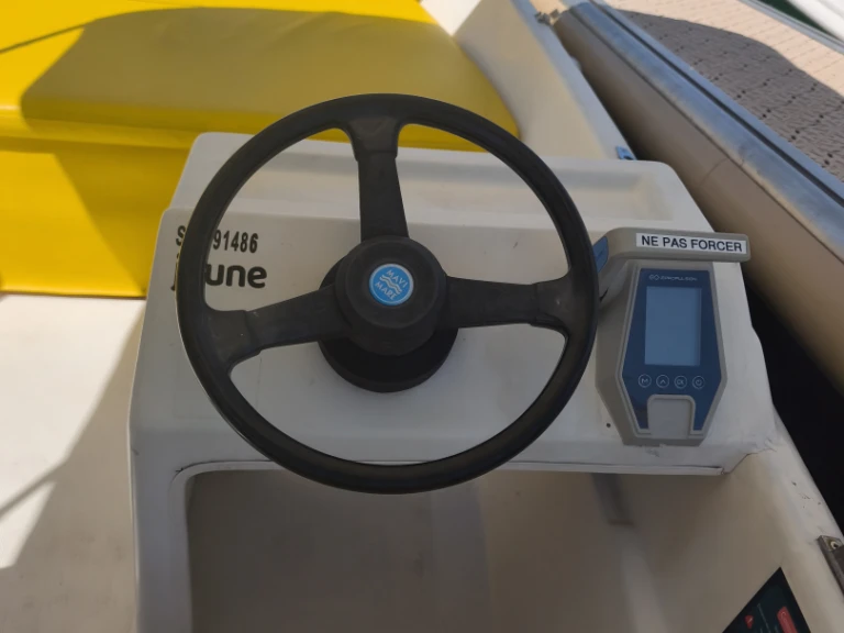 Sans Permis Électrique  jednotlivci a charterové společnosti v Istres