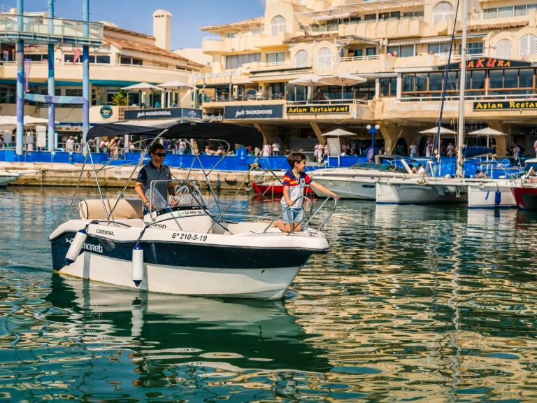 Pronájem lodi Benalmádena lákavé ceny karel 450 cc