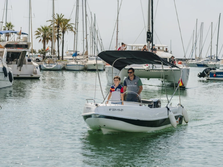 Pronájem lodi Benalmádena lákavé ceny VORAZ 450 PLUS OPEN