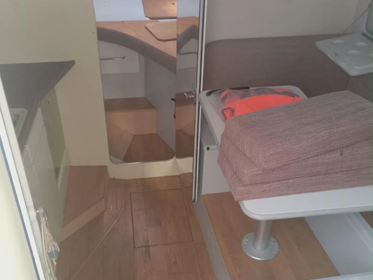 Cranchi Cramar 32 jednotlivci a charterové společnosti v Formia
