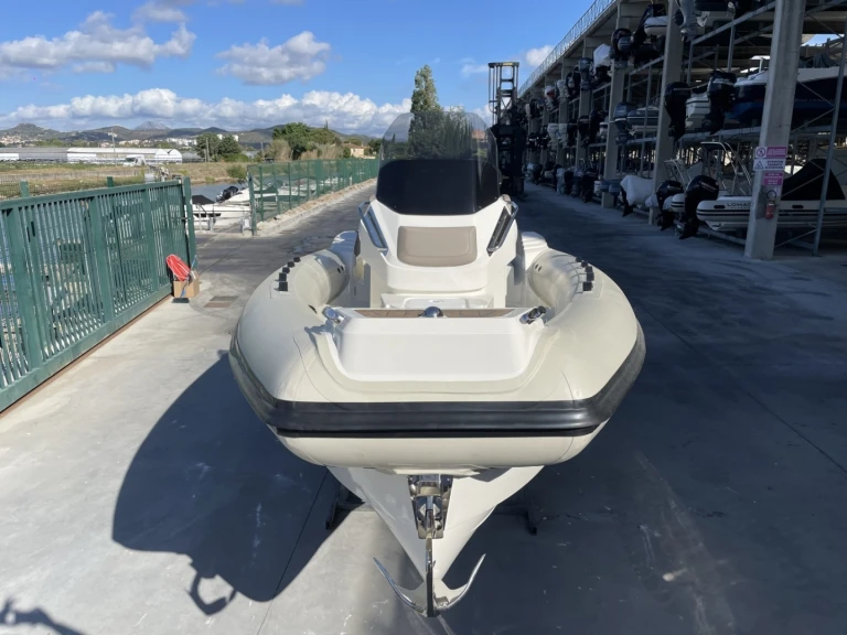 Pronájem lodi Lomac 7.0 TURISMO v Hyeres na Samboatu