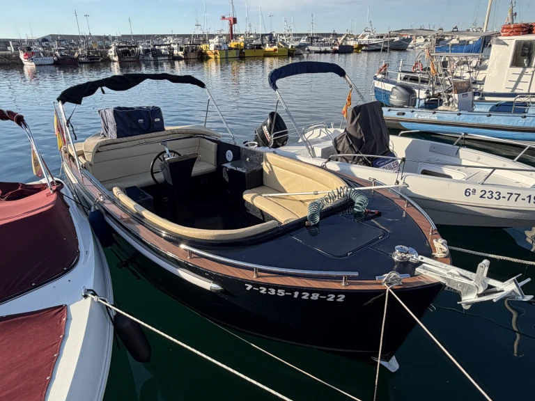 Maxima 730 jednotlivci a charterové společnosti v Port de Blanes