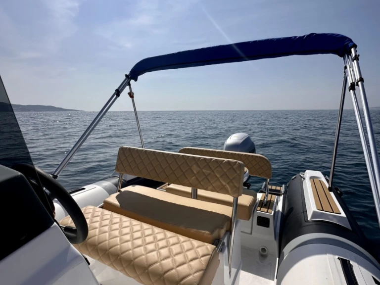 Pronajmout si Tiger Open 600 v Empuriabrava