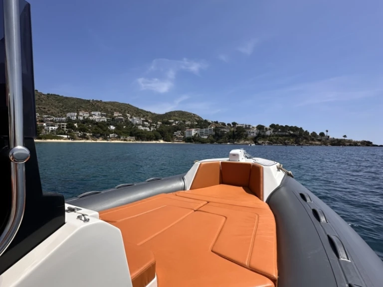 Pronájem lodi Tiger 650 Topline v Empuriabrava na Samboatu