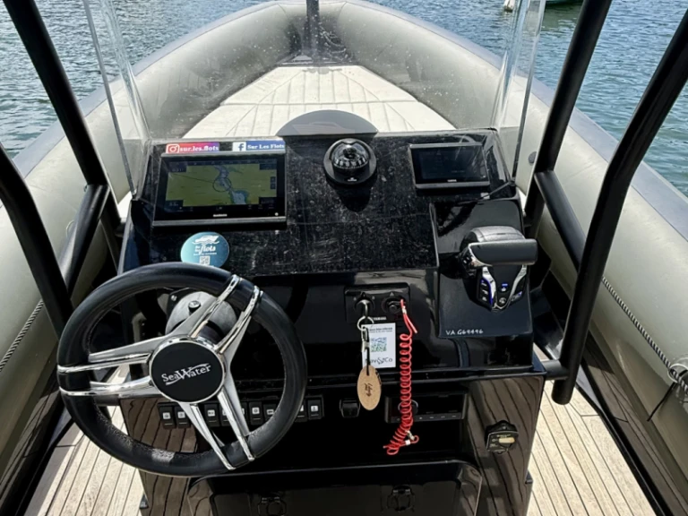 Pronájem Polotuhá loď v Combrit -Sea Water Sea Water Phantom 230