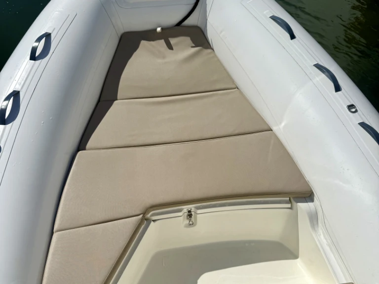 Pronájem jachty v Combrit -Capelli Tempest 570 na Samboatu