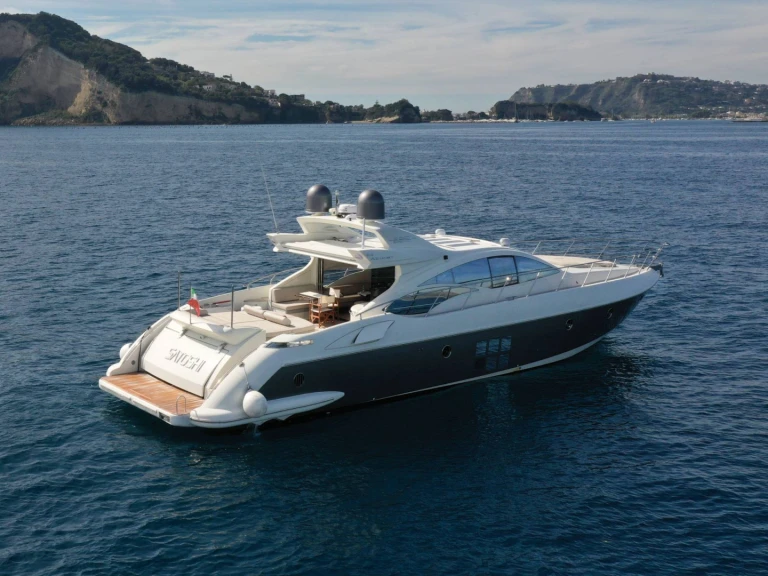 Pronájem jachty v Bacoli -Azimut 68S na Samboatu