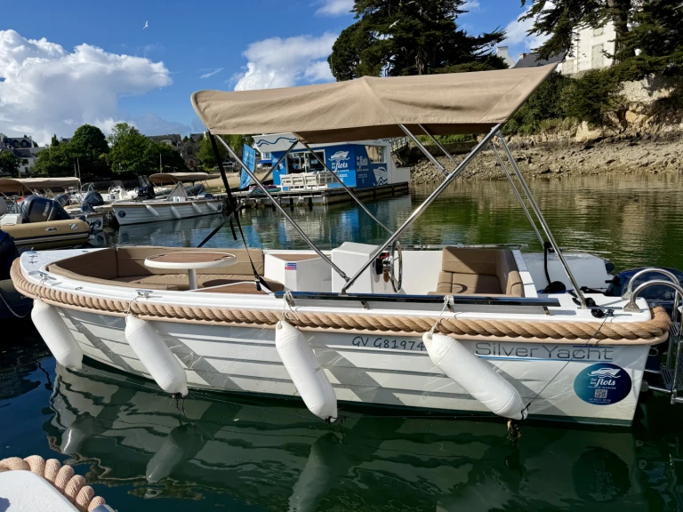 Silver Yacht Silver 495 jednotlivci a charterové společnosti v Combrit