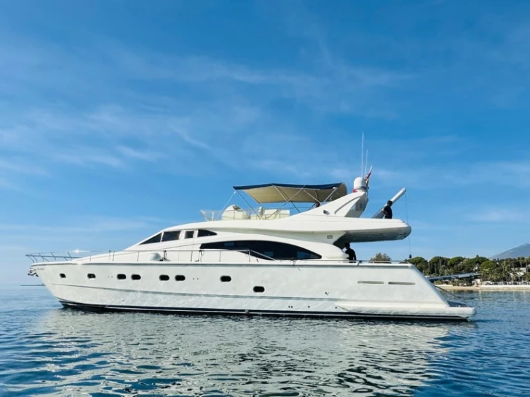 Pronajmout Jachta se skipperem či ne Ferretti v Ibiza Town