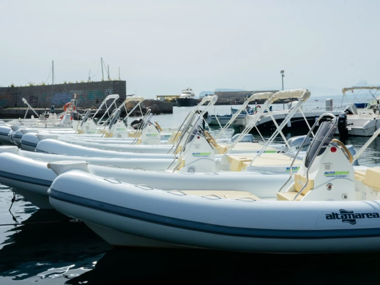 Altamarea Wave 20 jednotlivci a charterové společnosti v Favignana