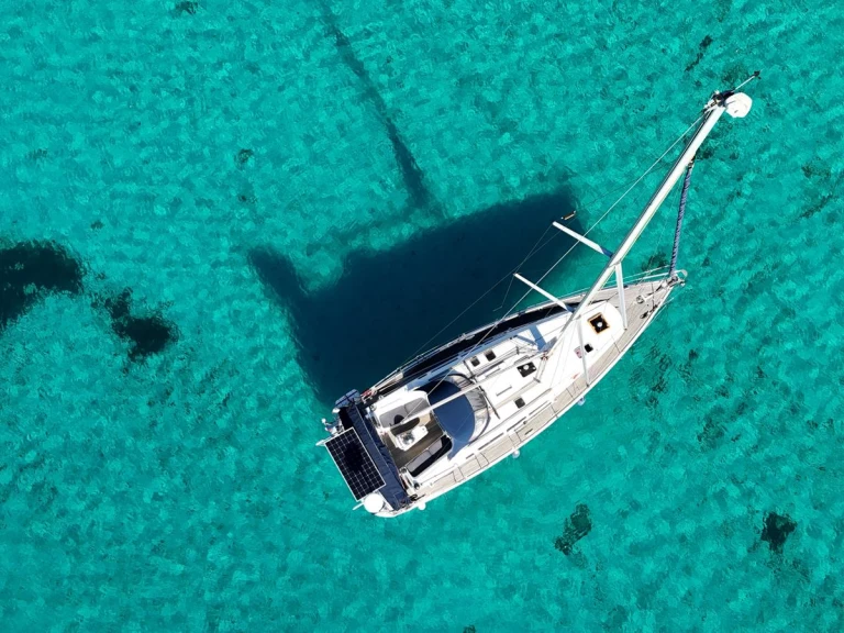 Pronájem lodi Ibiza Town lákavé ceny Sun Odyssey 42i