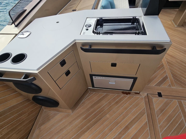 Pronajmout si Alium 42 T Top v Cannes