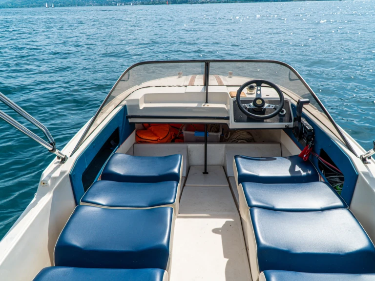 Pronajmout Motorová loď se skipperem či ne Rio v Annecy