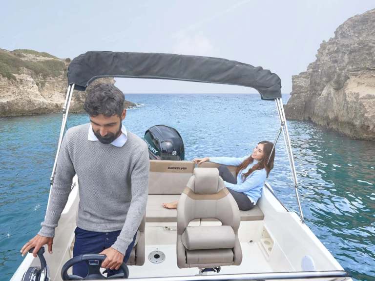 Quicksilver Activ 605 Sundeck jednotlivci a charterové společnosti v Llançà