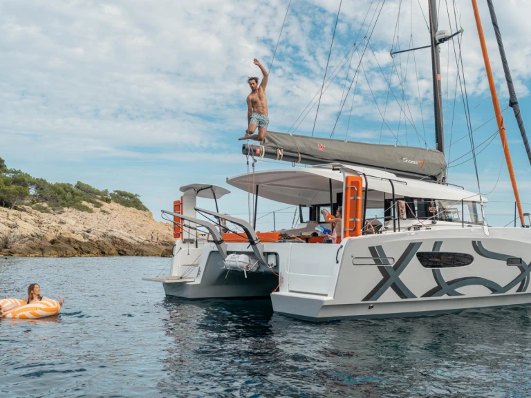 Pronájem Katamarán Excess s licencí