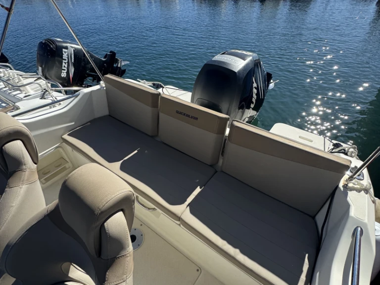 Pronajmout si Quicksilver Quicksilver 675 Open Activ v Six-Fours-les-Plages