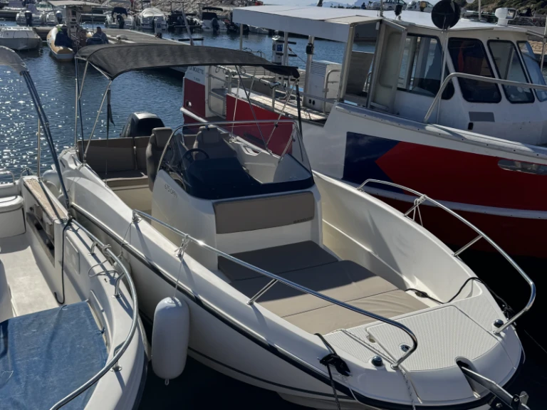 Pronájem lodi Six-Fours-les-Plages lákavé ceny Quicksilver 675 Open Activ