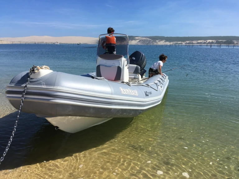 Bombard Sunrider 550 jednotlivci a charterové společnosti v Lège-Cap-Ferret