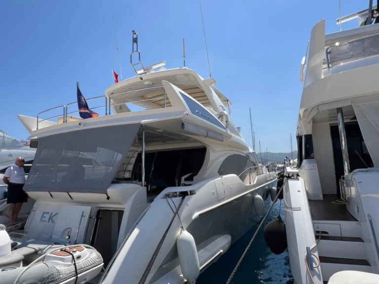 Azimut Azimut 70 jednotlivci a charterové společnosti v Bodrum
