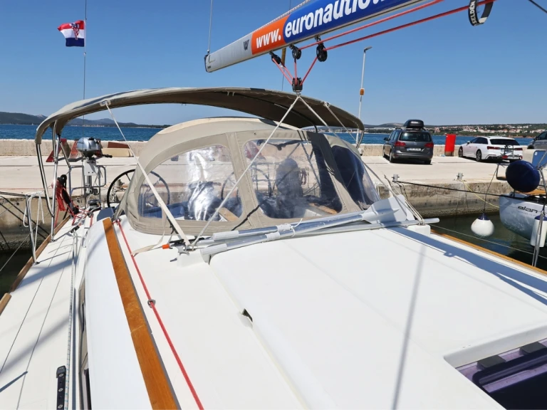 Pronajmout Plachetnice se skipperem či ne Jeanneau v Biograd Na Moru