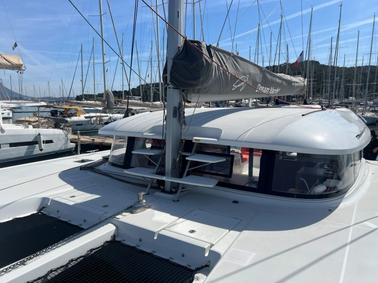 Excess Excess 14 jednotlivci a charterové společnosti v Saint-Mandrier-sur-Mer