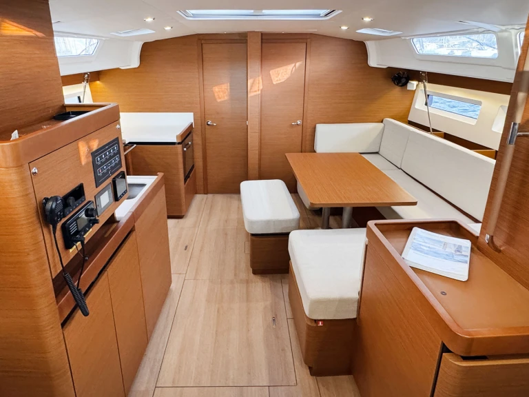 Pronajmout si Jeanneau Sun Odyssey 490 v Puntone