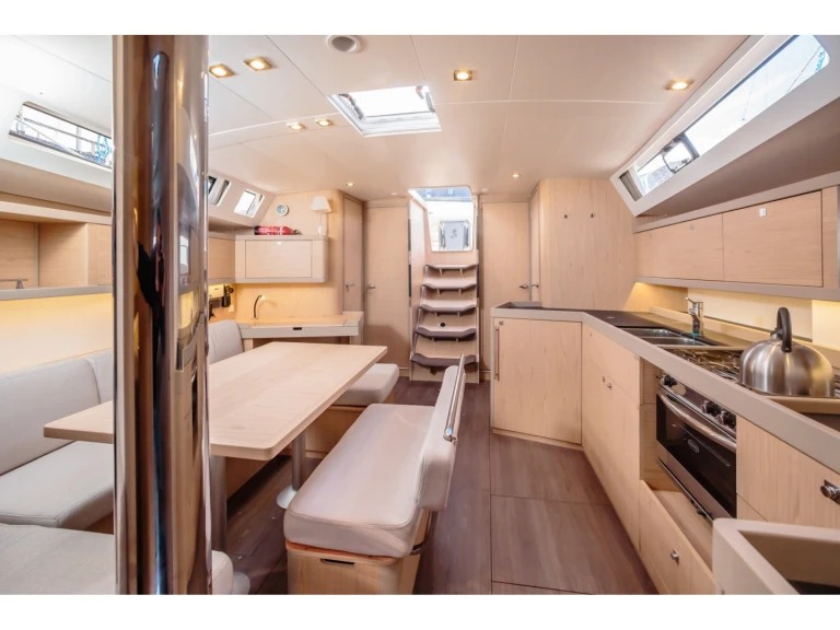 Pronajmout si Bénéteau Oceanis 45 v Villa San Giovanni