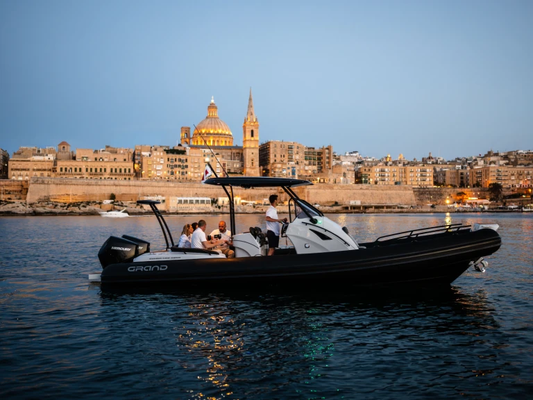 Grand Boats Golden Line G850LF jednotlivci a charterové společnosti v Il-Kalkara