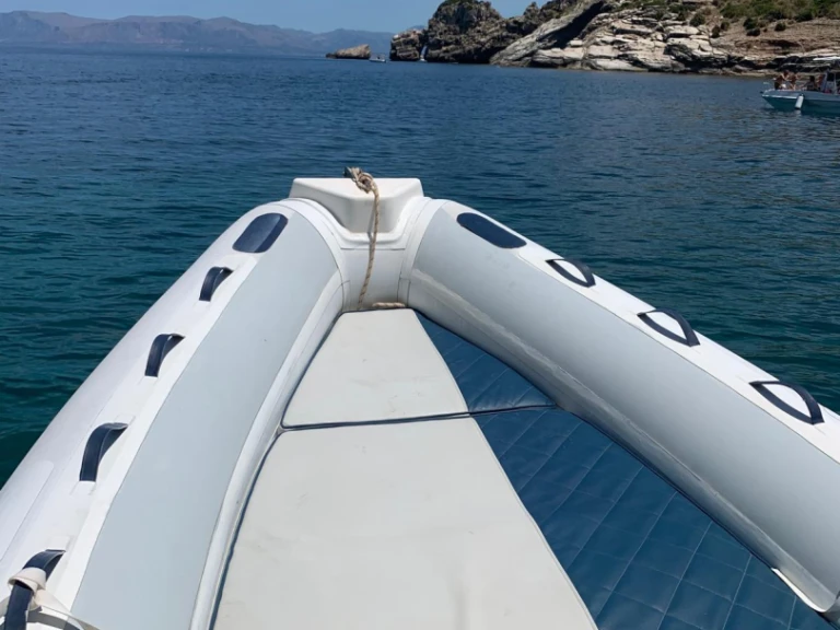 Altamarea Wave 19 jednotlivci a charterové společnosti v Castellammare del Golfo